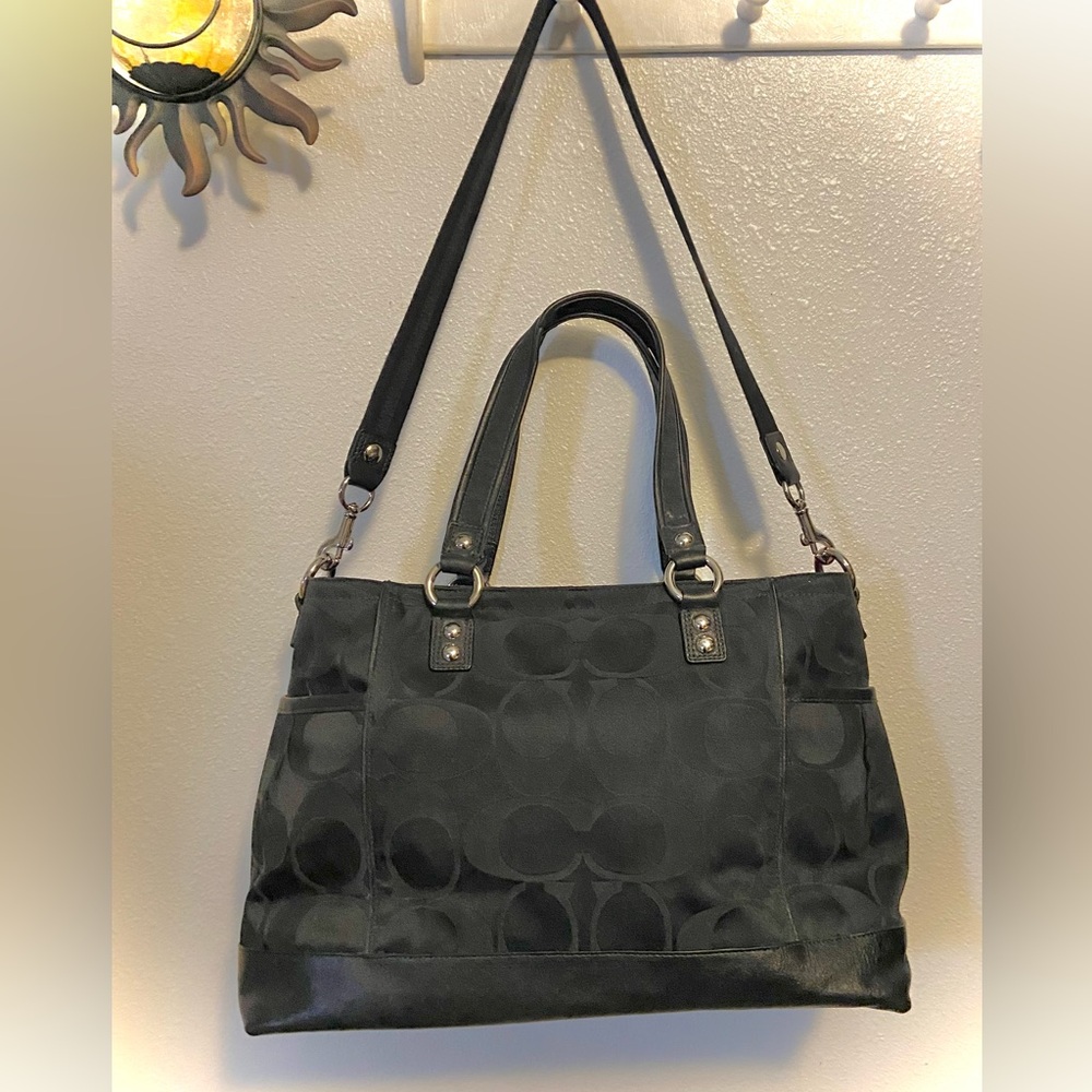 NWOT Coach 2009 Blk. Sateen “Poppy” Authentic in perfect condition. 15 x 10 in. - Picture 4 of 16